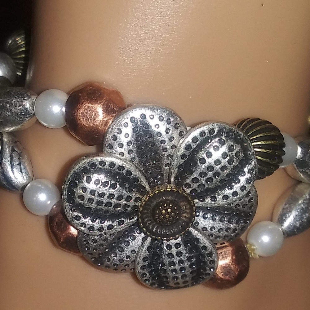 Fashion Flower Bracelet.